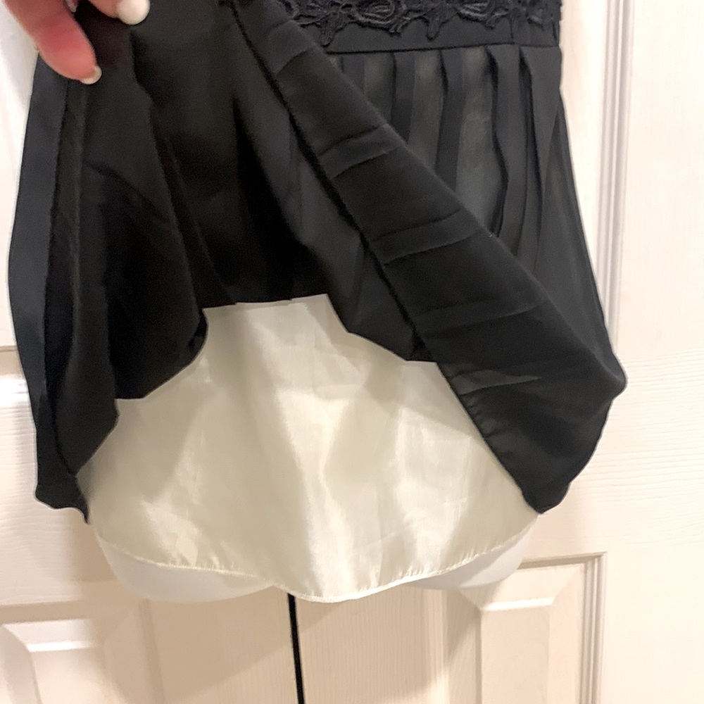 Floral mesh pleated bottom blouse - Picture 6 of 8